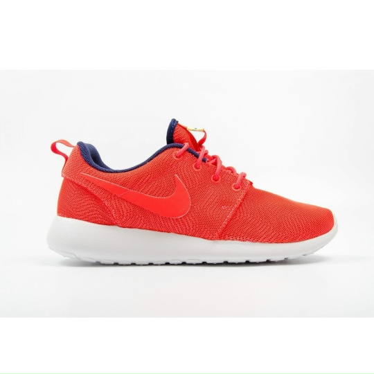 Кроссовки женские NIKE Roshe One Moire W'S Shoe Bright Crimson White