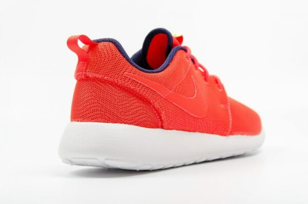 Кроссовки женские NIKE Roshe One Moire W'S Shoe Bright Crimson White